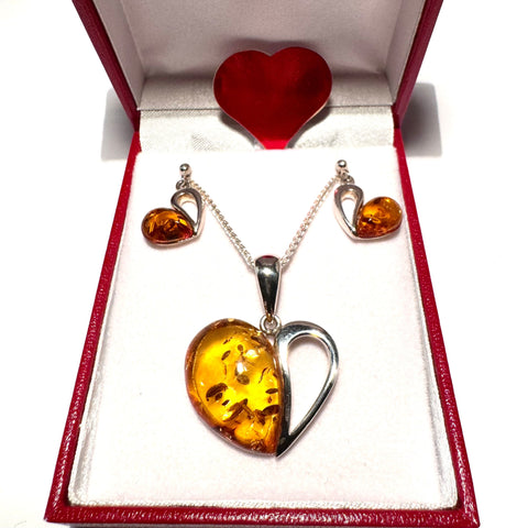 Set of Heart Pendant and Earrings in Silver with Amber