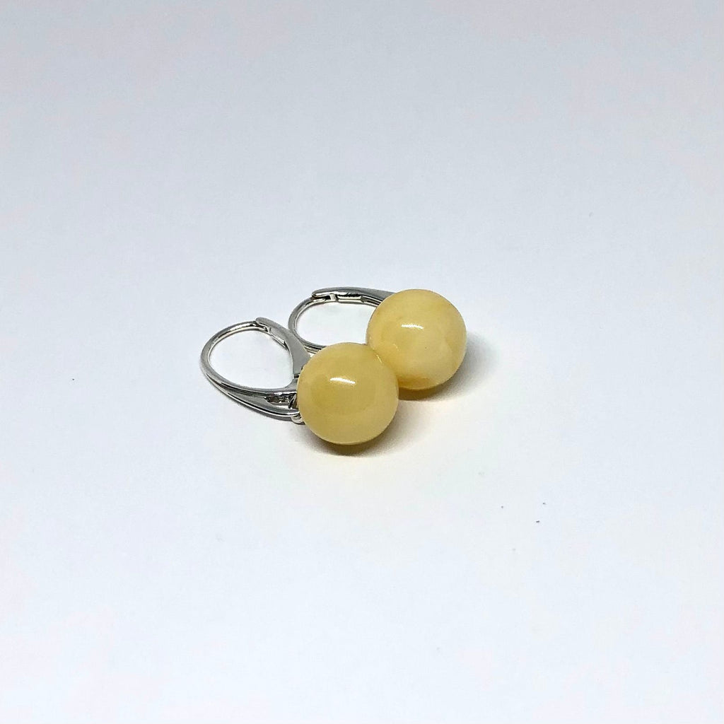 Butter Amber Ball Earrings (10 mm)